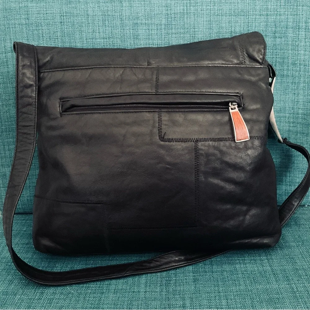 VTG SHARIF BLK Soft Buttery Leather Crossbody Book/PurseMetal&Rosewood Accents
